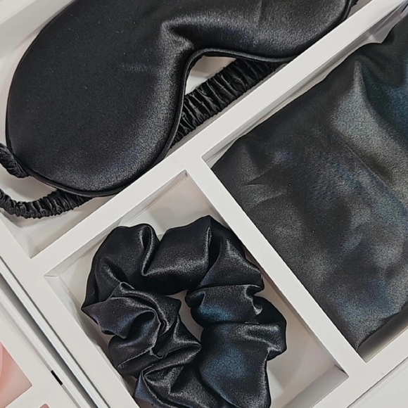 Luxury GIFT set 100% Silk Pillow Case, Sleeping Eye Mask, Scrunchies - Picture 2 of 8